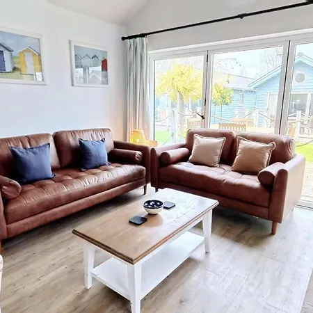 Hébergement de vacances Sea Dog - Part Of The The Bay Village With Pool, Gym And Direct Access, Pub, Restaurant, Tennis And Meadows Walks Filey