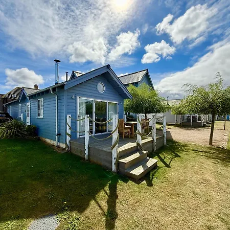 Sea Dog - Part Of The The Bay Village With Pool, Gym And Direct Access, Pub, Restaurant, Tennis And Meadows Walks *