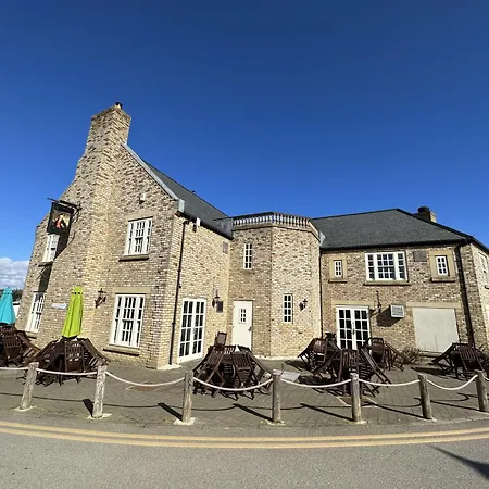 Sea Dog - Part Of The The Bay Village With Pool, Gym And Direct Access, Pub, Restaurant, Tennis And Meadows Walks *