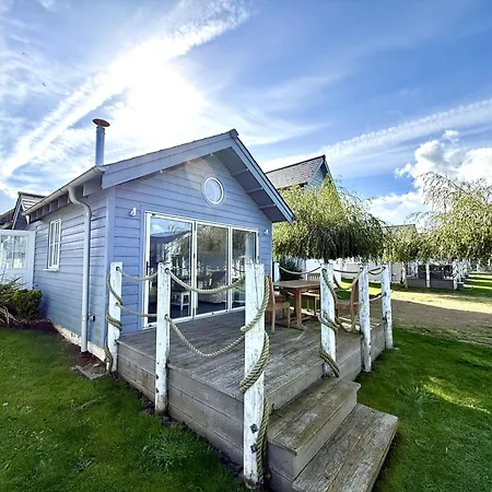 Sea Dog - Part Of The The Bay Village With Pool, Gym And Direct Access, Pub, Restaurant, Tennis And Meadows Walks Hébergement de vacances *